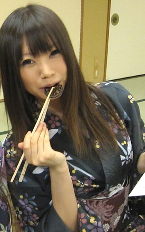 HIGH-030 จุนนะ โคจิมะ พนักงานสาวเปื้อนโคลนถูกเย็ดในโรงแรมทริปบริษัท